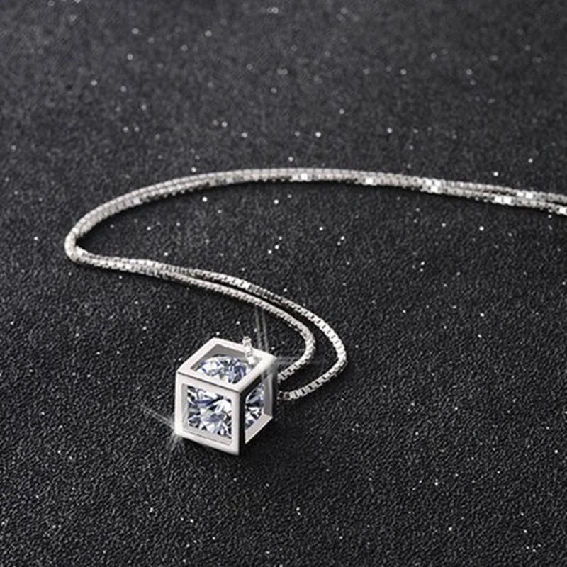 PENDENTIF CUBE