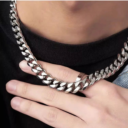 COLLIER SWAGG