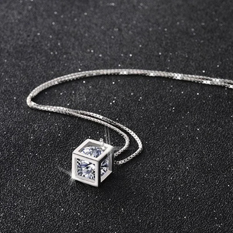 PENDENTIF CUBE